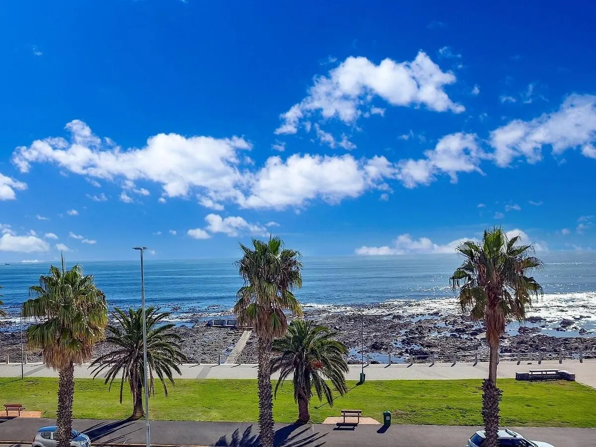 Spacious Family Apartment Near Beach With Inverter Cape Town