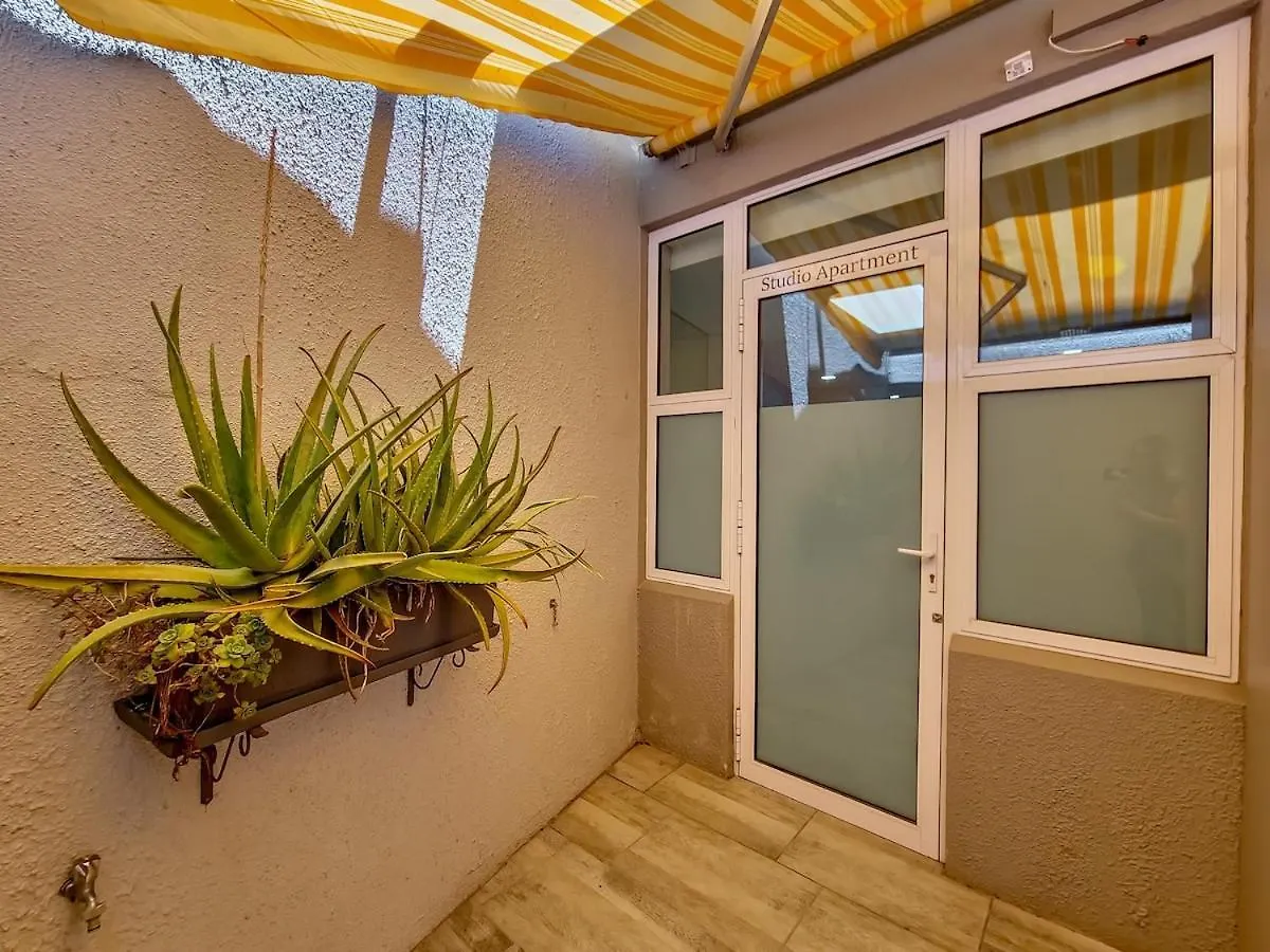 Spacious Family Apartment Near Beach With Inverter Cape Town